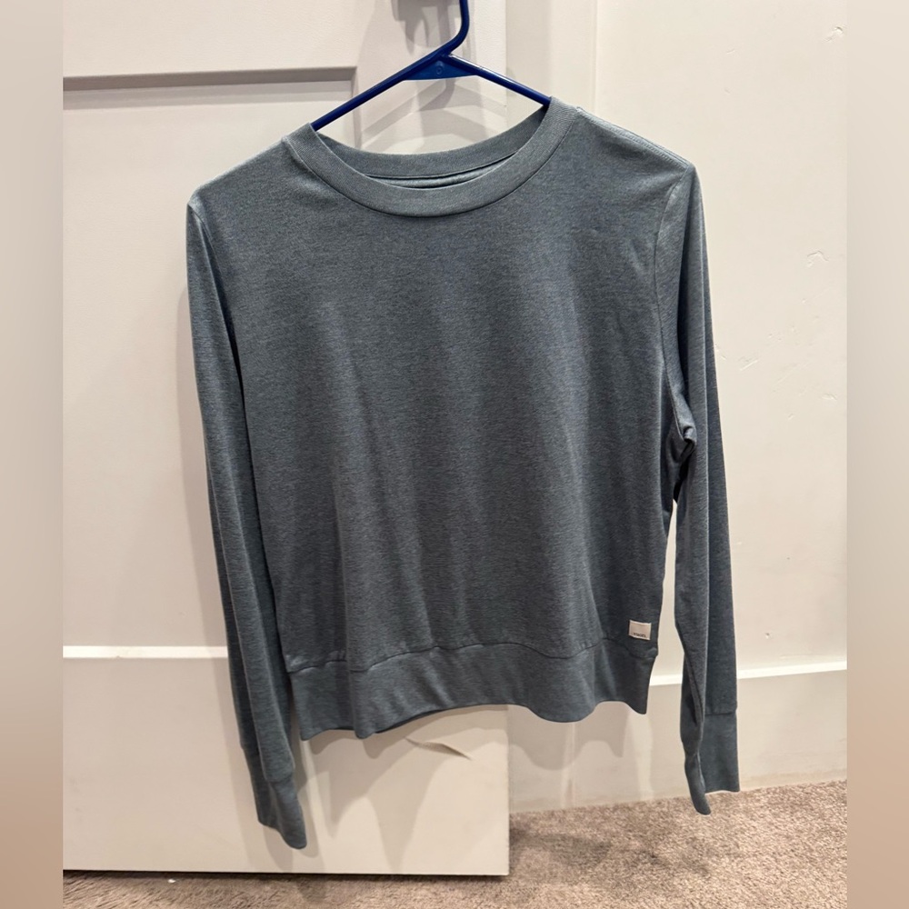 Vuori Halo Modern Long Sleeve Tee. Slate Blue